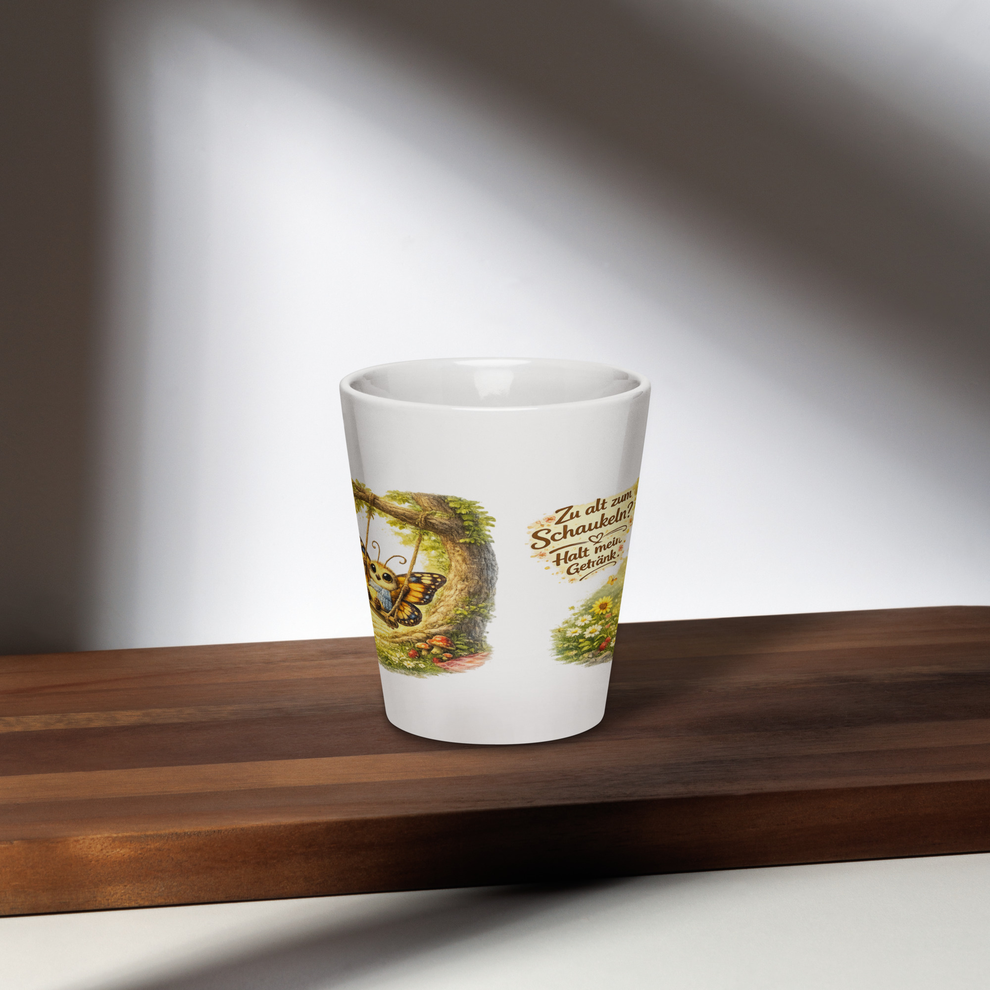 Milchkaffeetasse schaukelnder Schmetterling im Sommer 3 Milchkaffeetasse schaukelnder Schmetterling im Sommer – Bild 3