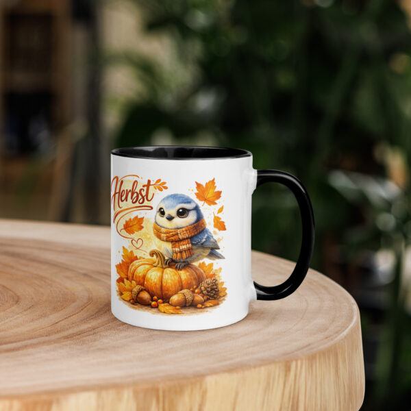 Tasse mit farbiger Innenseite Blaumeise im Herbst