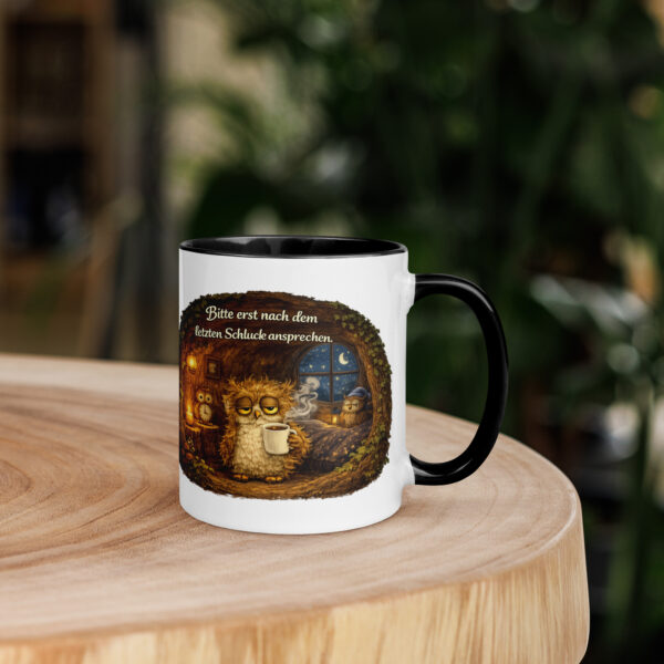 Tasse mit farbiger Innenseite müde Eule