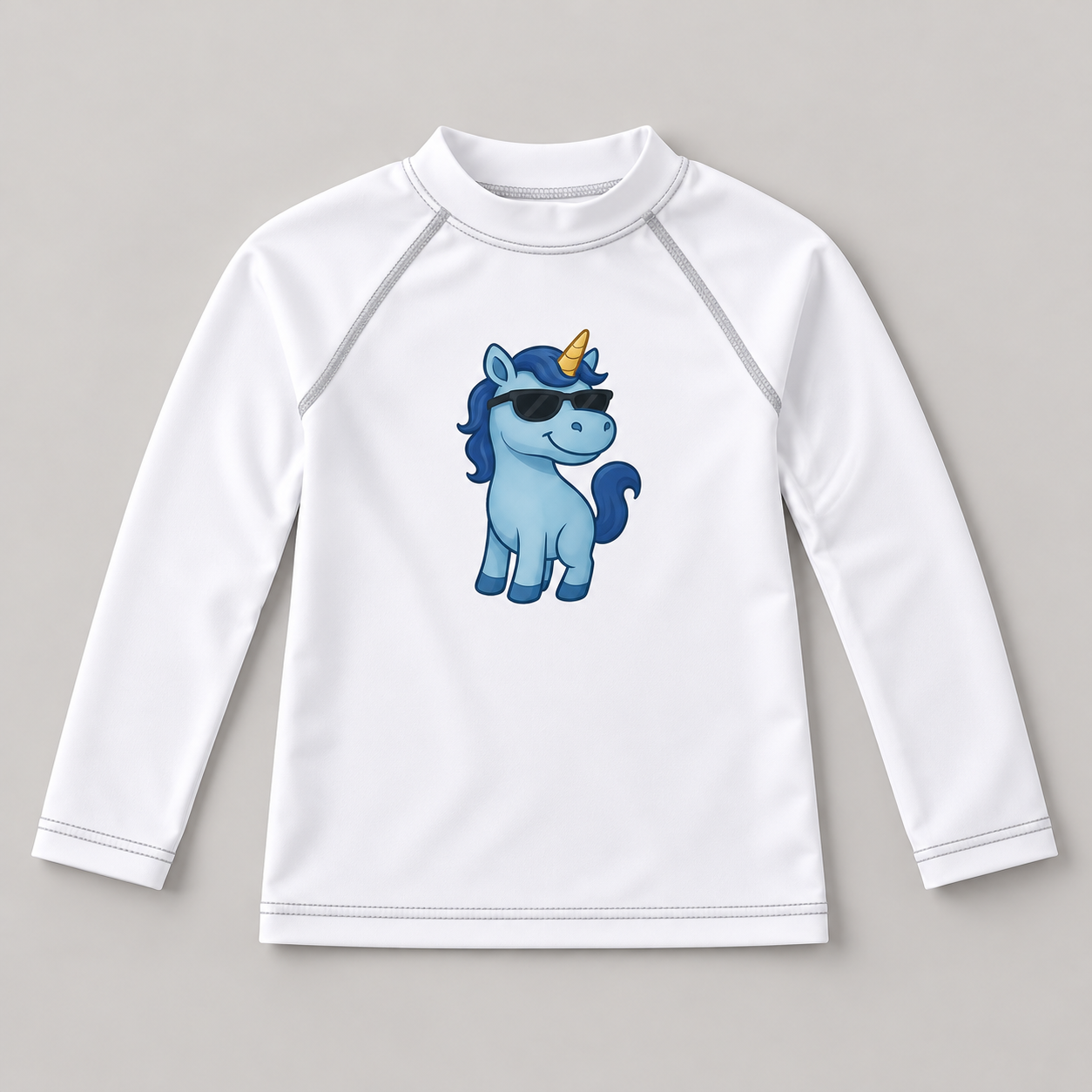 Blaues Einhorn Kinder-Rash-Guard 1 Blaues Einhorn Kinder-Rash-Guard – Produktaufnahme mit sichtbarem Motiv