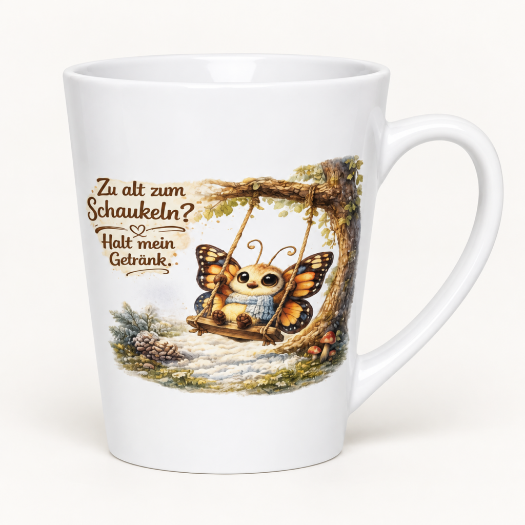 Milchkaffeetasse schaukelnder Schmetterling im Winter