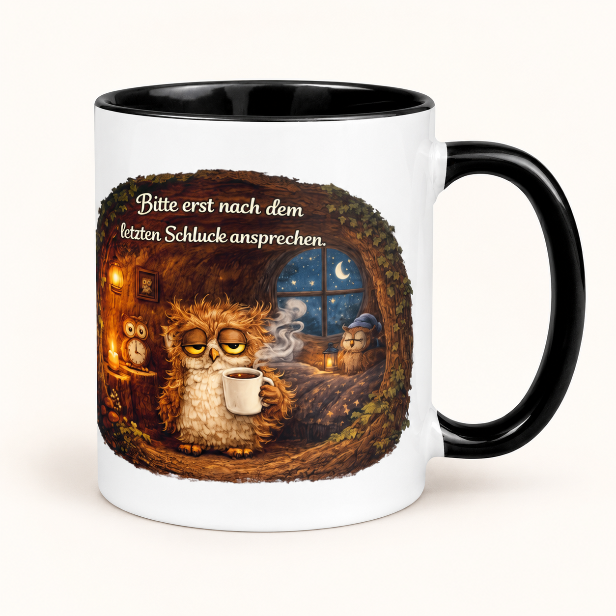 Tasse mit farbiger Innenseite – Müde Eule Nachtmotiv 1 Tasse mit farbiger Innenseite – Müde Eule Nachtmotiv – klare Produktansicht auf hellem Hintergrund